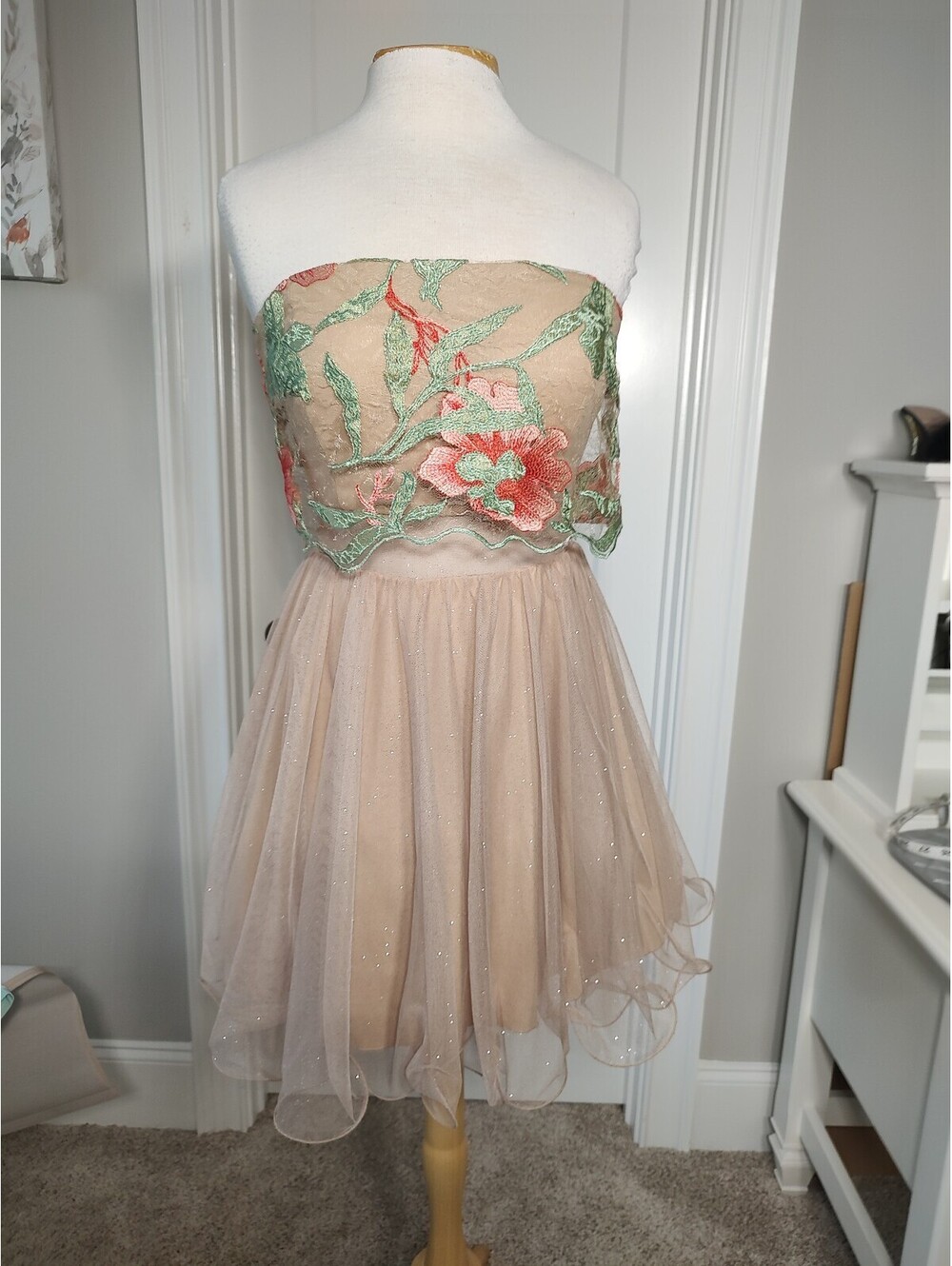 Strapless Floral Embroidered Tulle Dress Size 13  #Dance #Homecoming #HighSchool